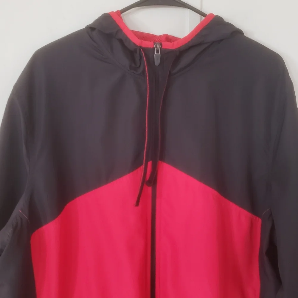 Men's Starter Black and Red Hooded Windbreaker Zip Up Jacket - Picture 3 of 10
